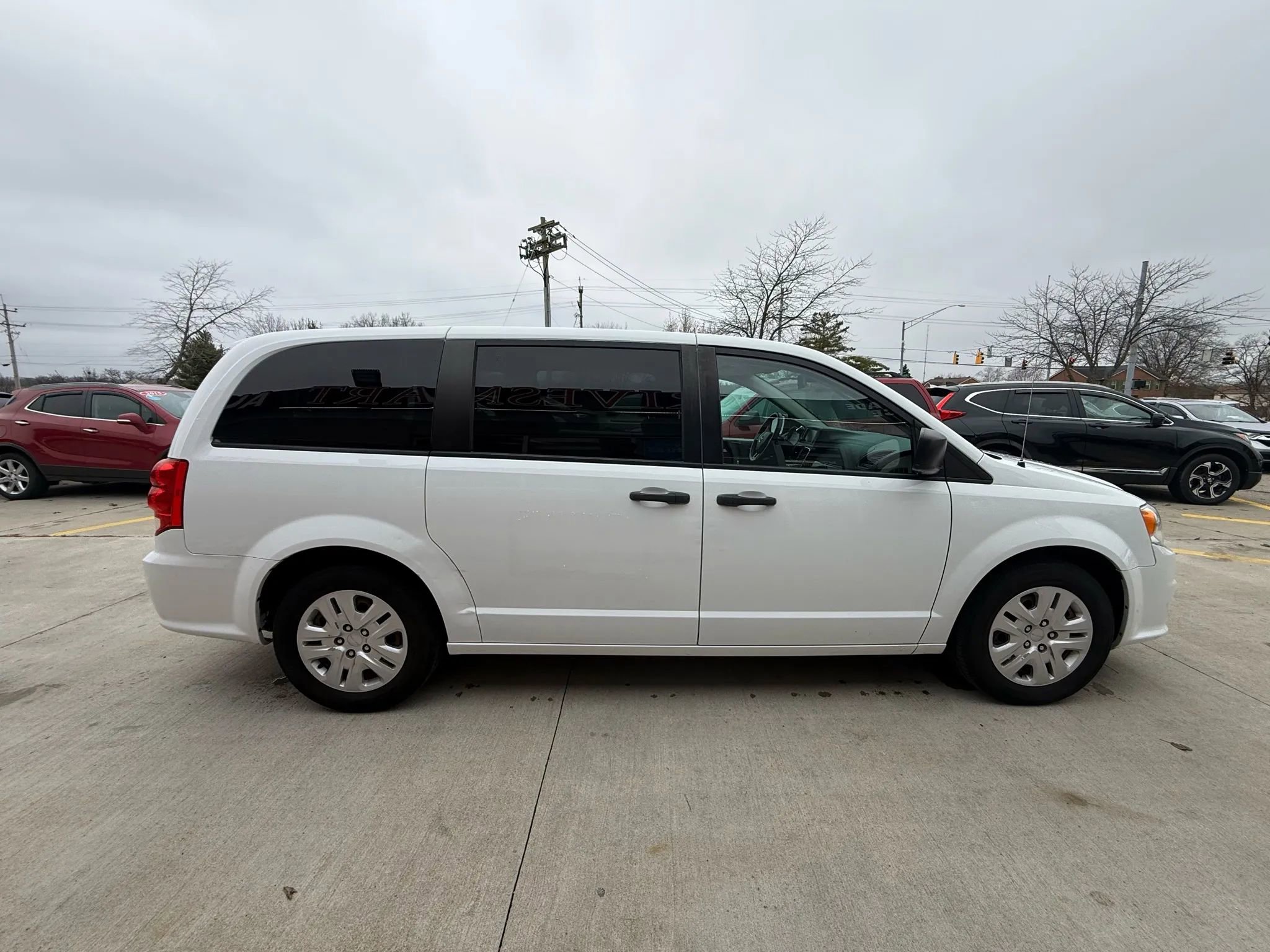 Used 2019 Dodge Grand Caravan SE w/ UConnect Hands-Free Group image 8