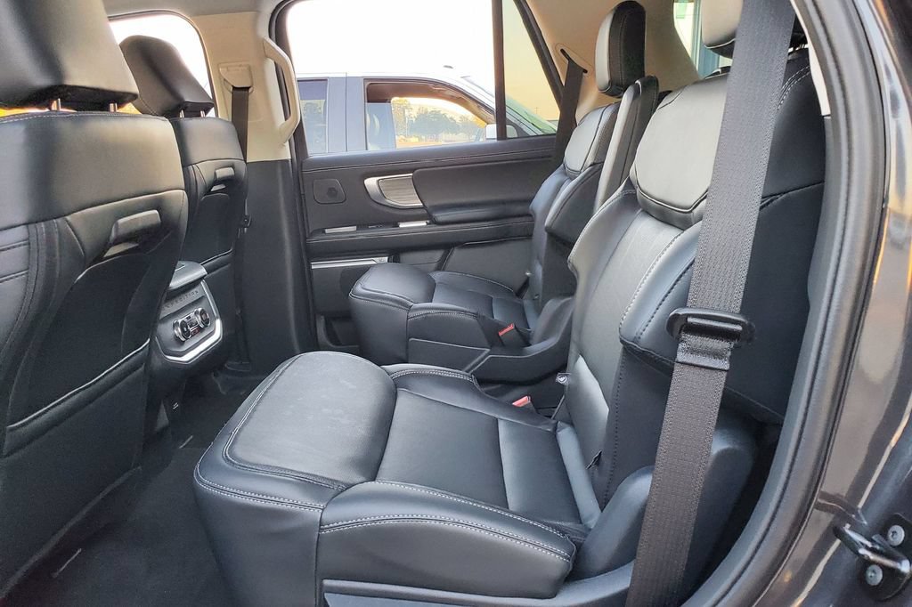 New 2025 Ford Expedition Platinum w/ Driver's Package AWD/4WD image 18