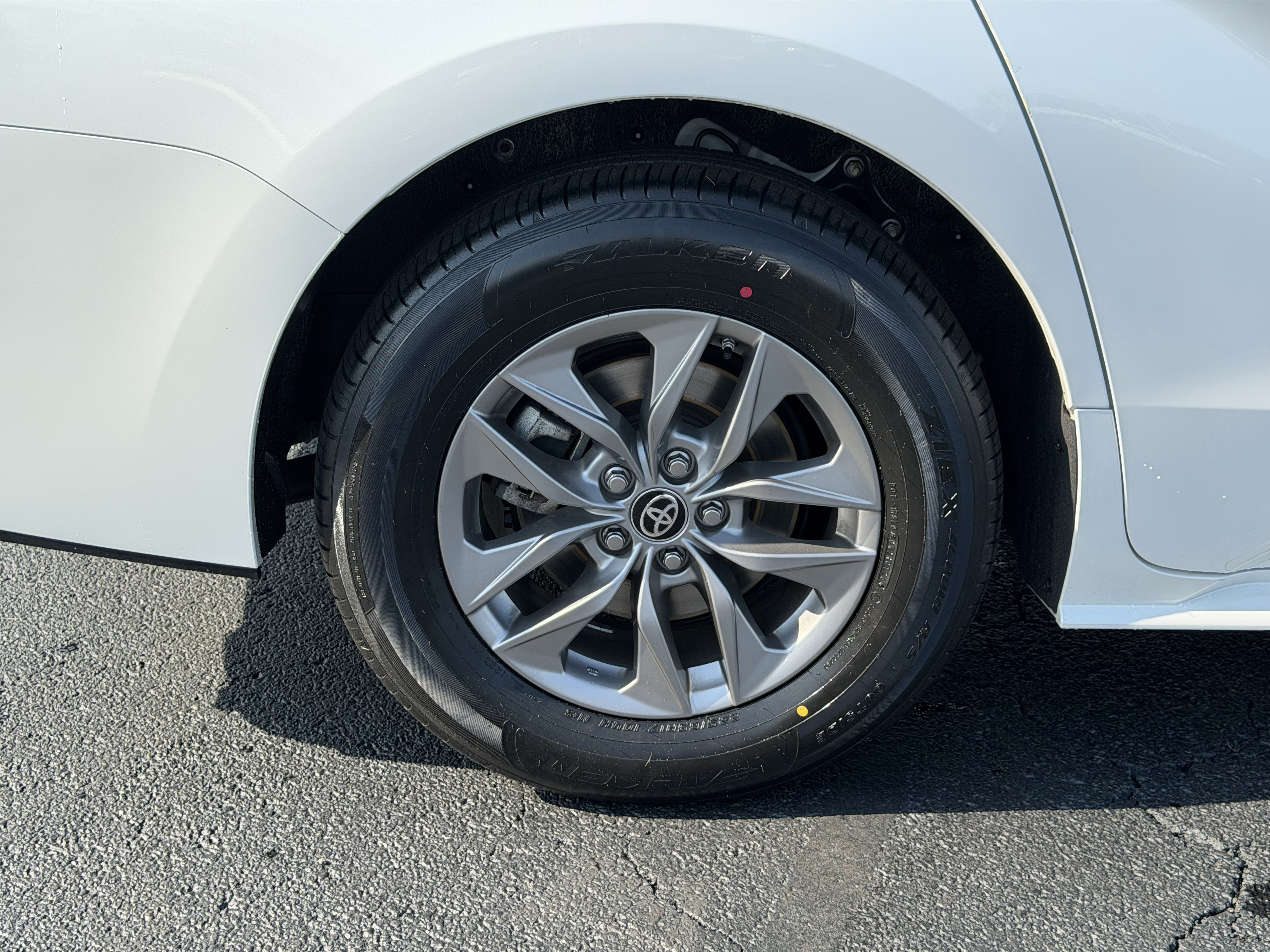 Certified 2024 Toyota Sienna XLE FWD image 9