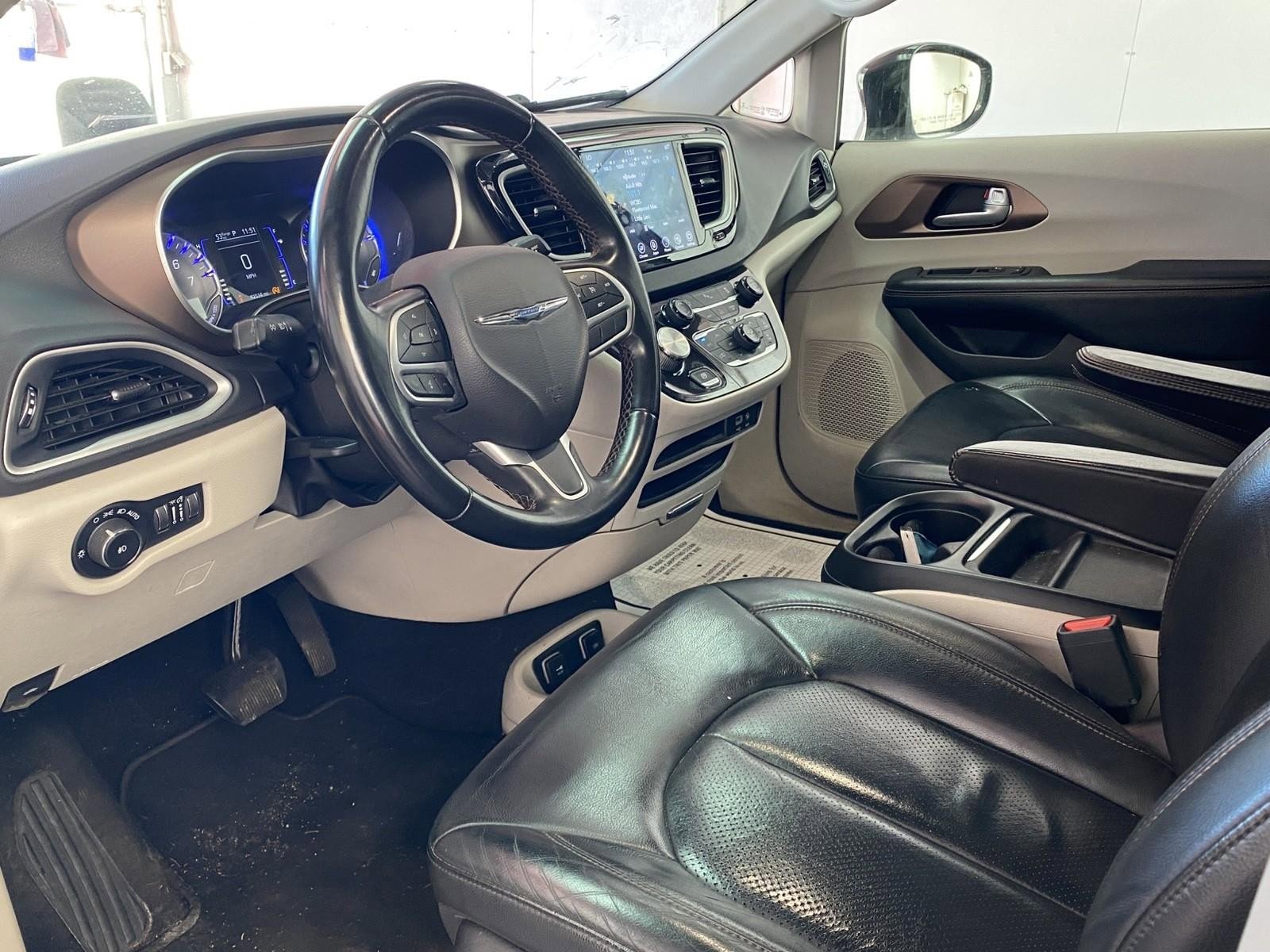 Used 2018 Chrysler Pacifica Touring-L w/ Premium Audio Group image 19