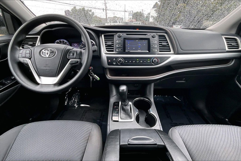 Used 2014 Toyota Highlander LE FWD image 16