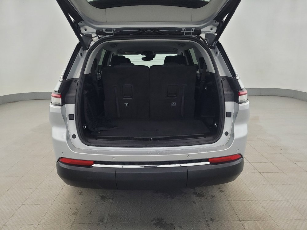 Used 2022 Jeep Grand Cherokee L Laredo w/ Luxury Tech Group I image 29