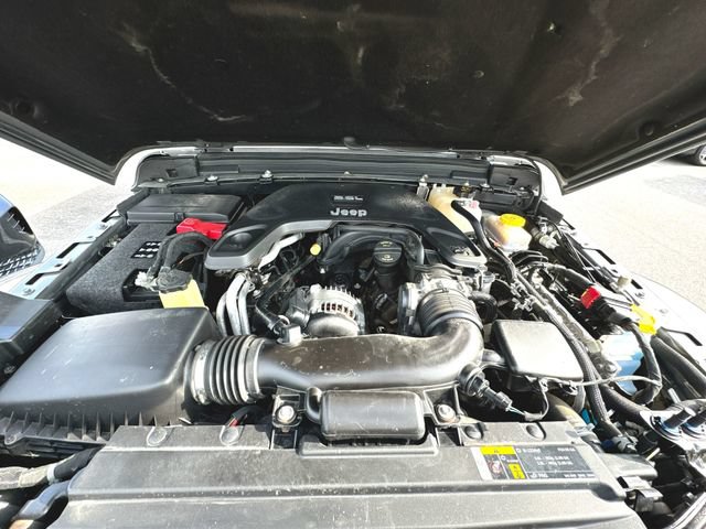 Used 2018 Jeep Wrangler Unlimited Sahara AWD/4WD image 31