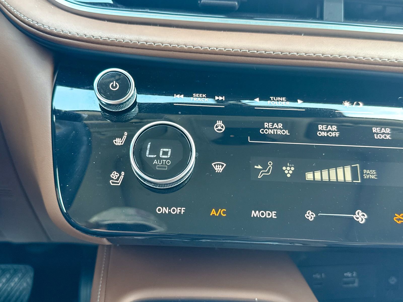 Used 2024 INFINITI QX60 Sensory w/ Vision Package image 34