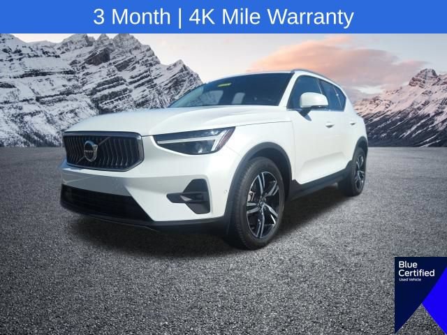 Used 2023 Volvo XC40 B5 Plus AWD/4WD image 2