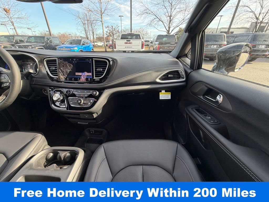 New 2026 Chrysler Pacifica Select w/ S Appearance Package image 14