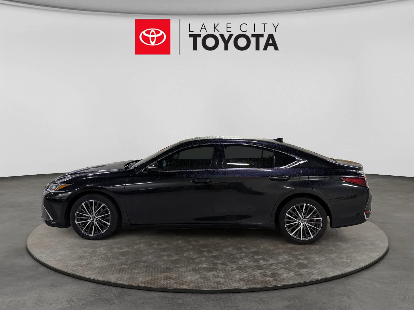 Used 2023 Lexus ES 250 w/ Premium Package AWD/4WD image 3