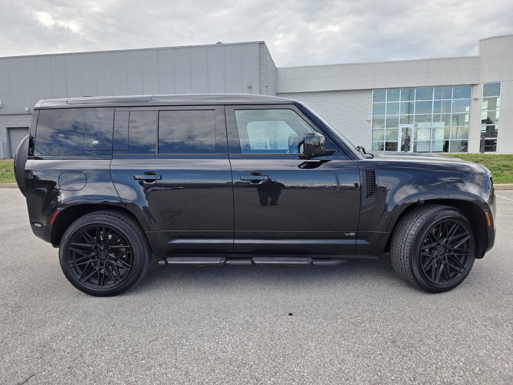 Used 2022 Land Rover Defender 110 V8 AWD/4WD image 11