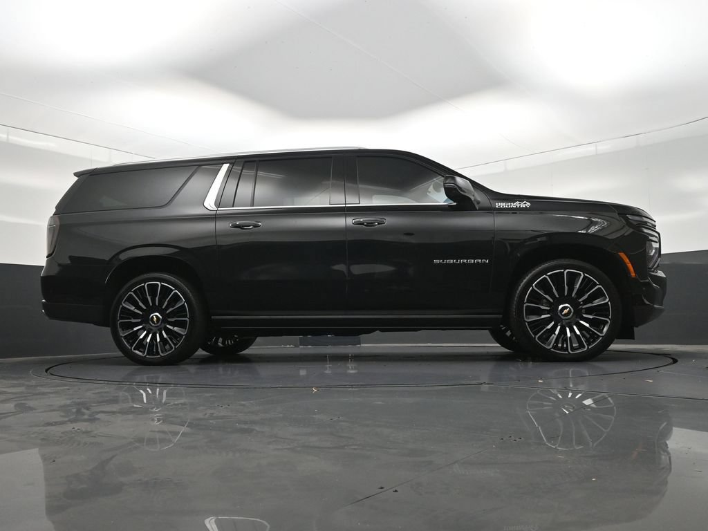 Used 2026 Chevrolet Suburban High Country AWD/4WD image 30