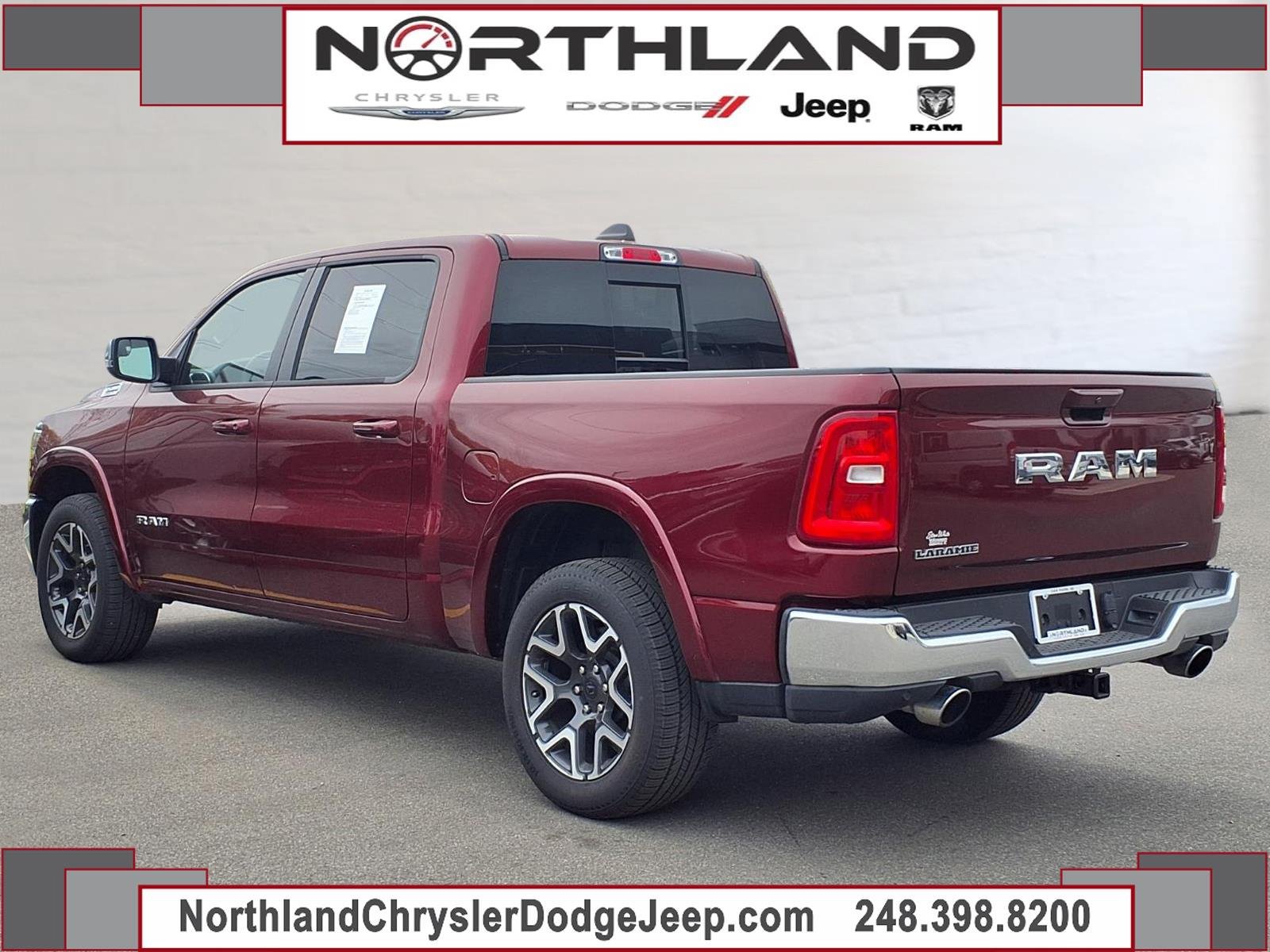 Used 2025 RAM 1500 Laramie AWD/4WD image 2
