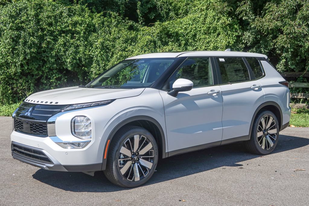 New 2026 Mitsubishi Outlander SE FWD image 3