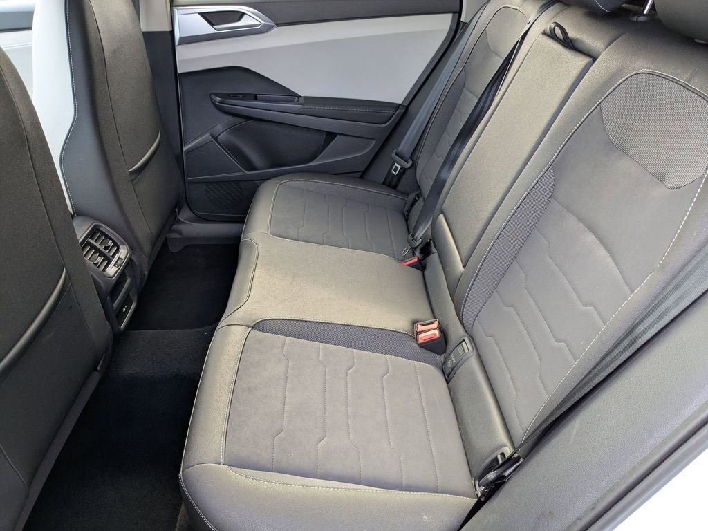 Used 2025 Volkswagen Taos SE image 26