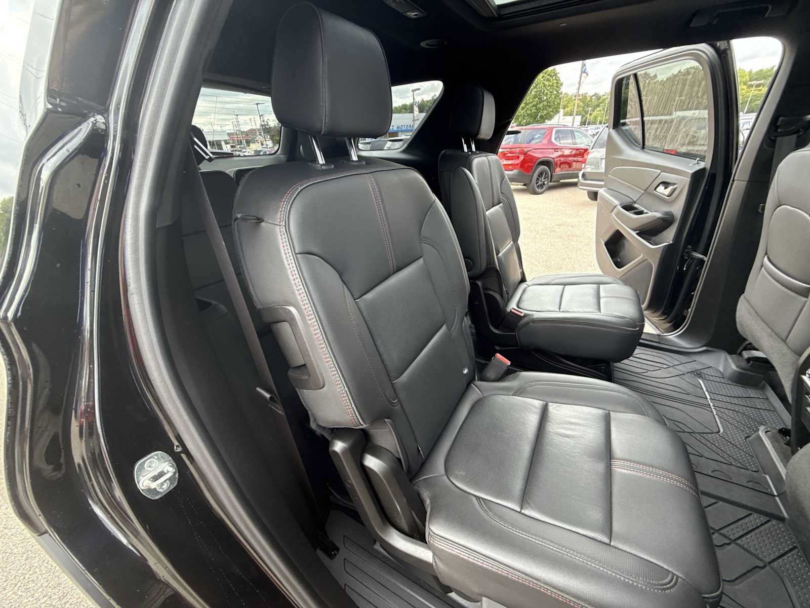Certified 2023 Chevrolet Traverse RS w/ LPO, Floor Liner Package AWD/4WD image 28