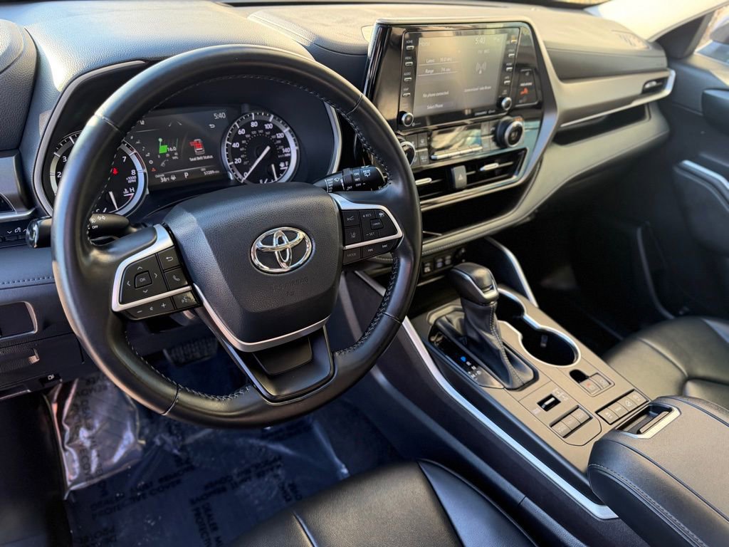 Used 2022 Toyota Highlander XLE image 12