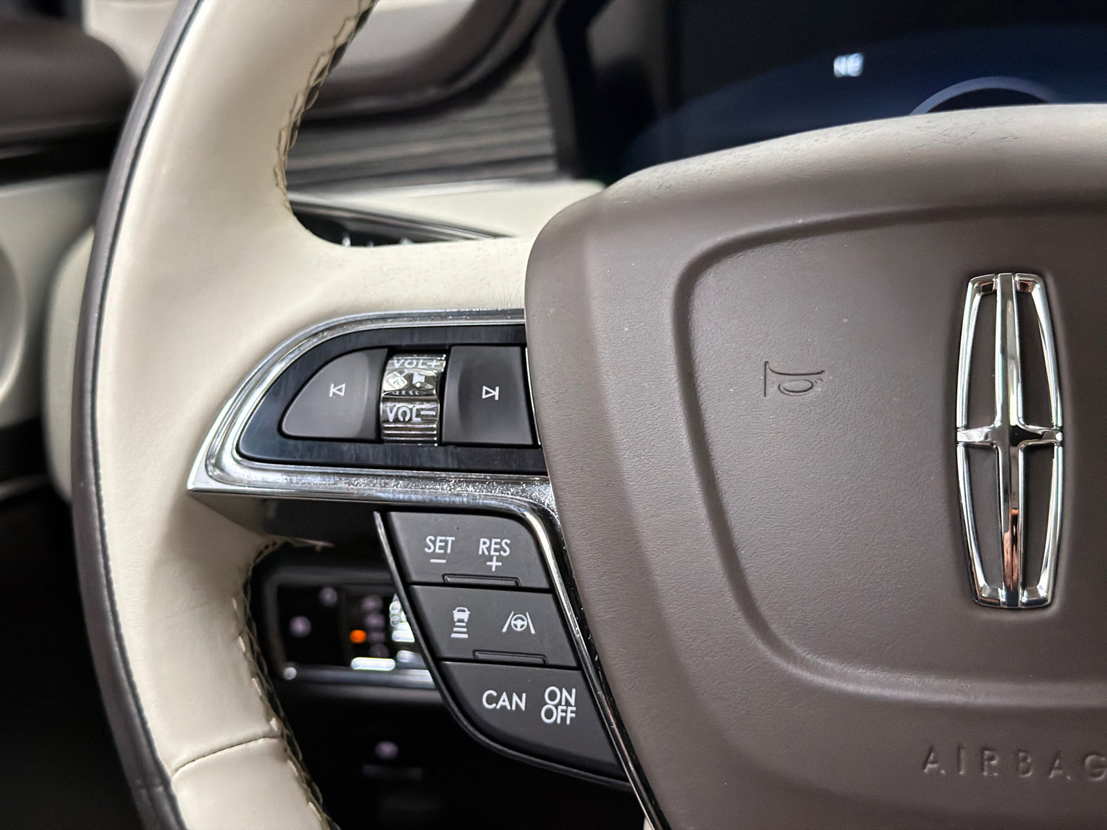 Certified 2023 Lincoln Nautilus Black Label w/ Class II Trailer Tow Package AWD/4WD image 25