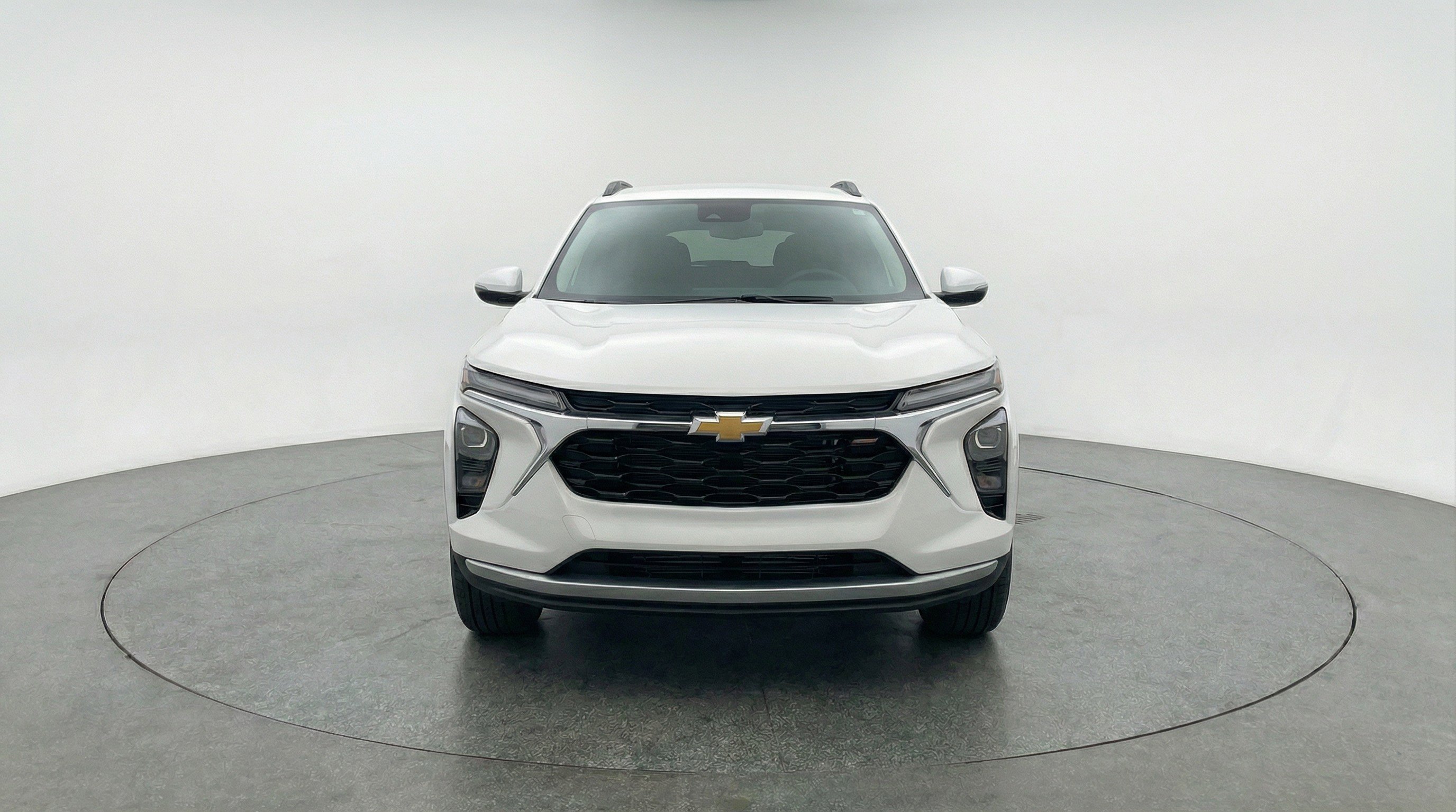 Used 2025 Chevrolet Trax LT image 2