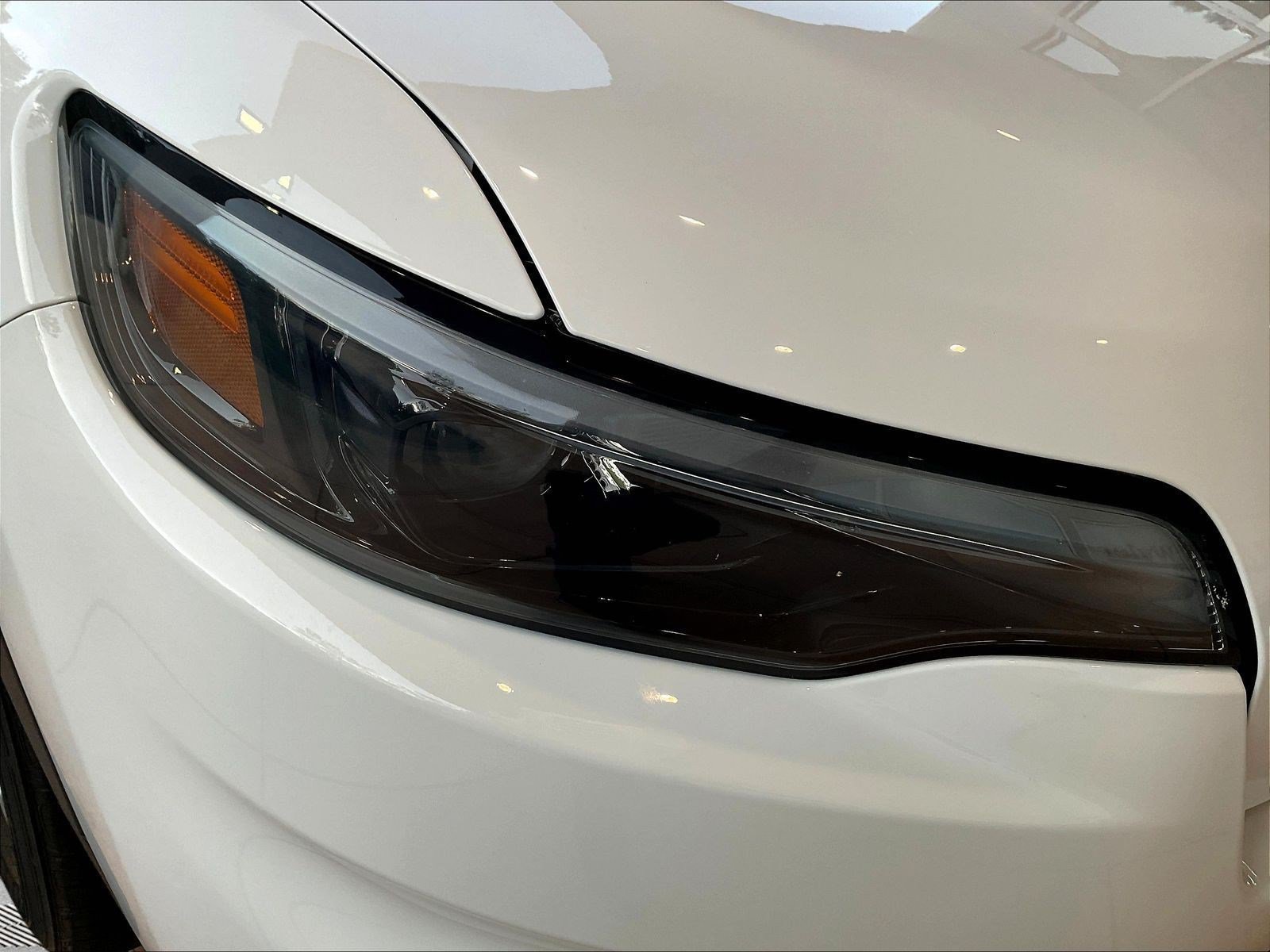 Used 2019 Jeep Cherokee Latitude Plus w/ Comfort/Convenience Group AWD/4WD image 30