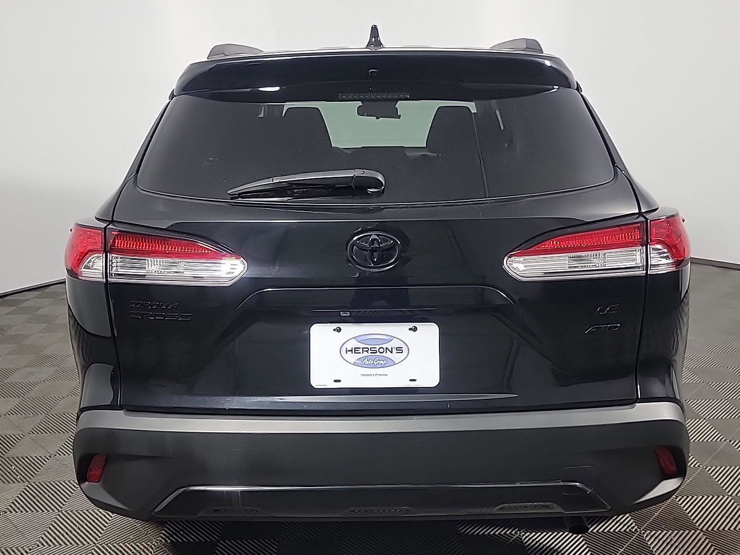 Used 2024 Toyota Corolla Cross LE image 5