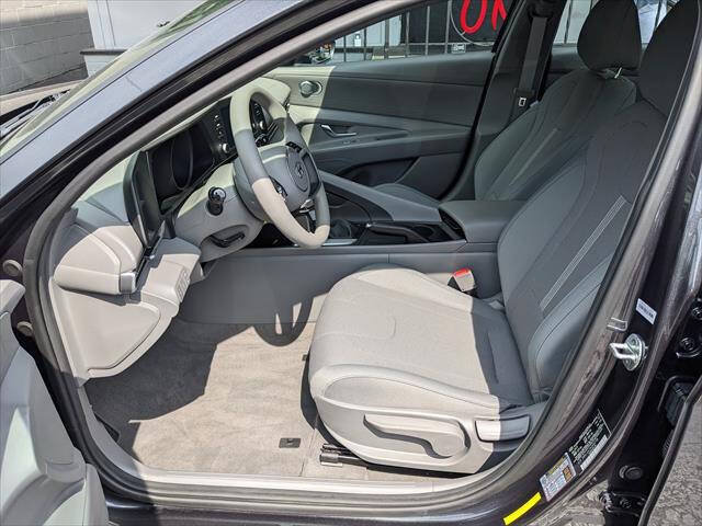 Used 2021 Hyundai Elantra SE FWD image 9