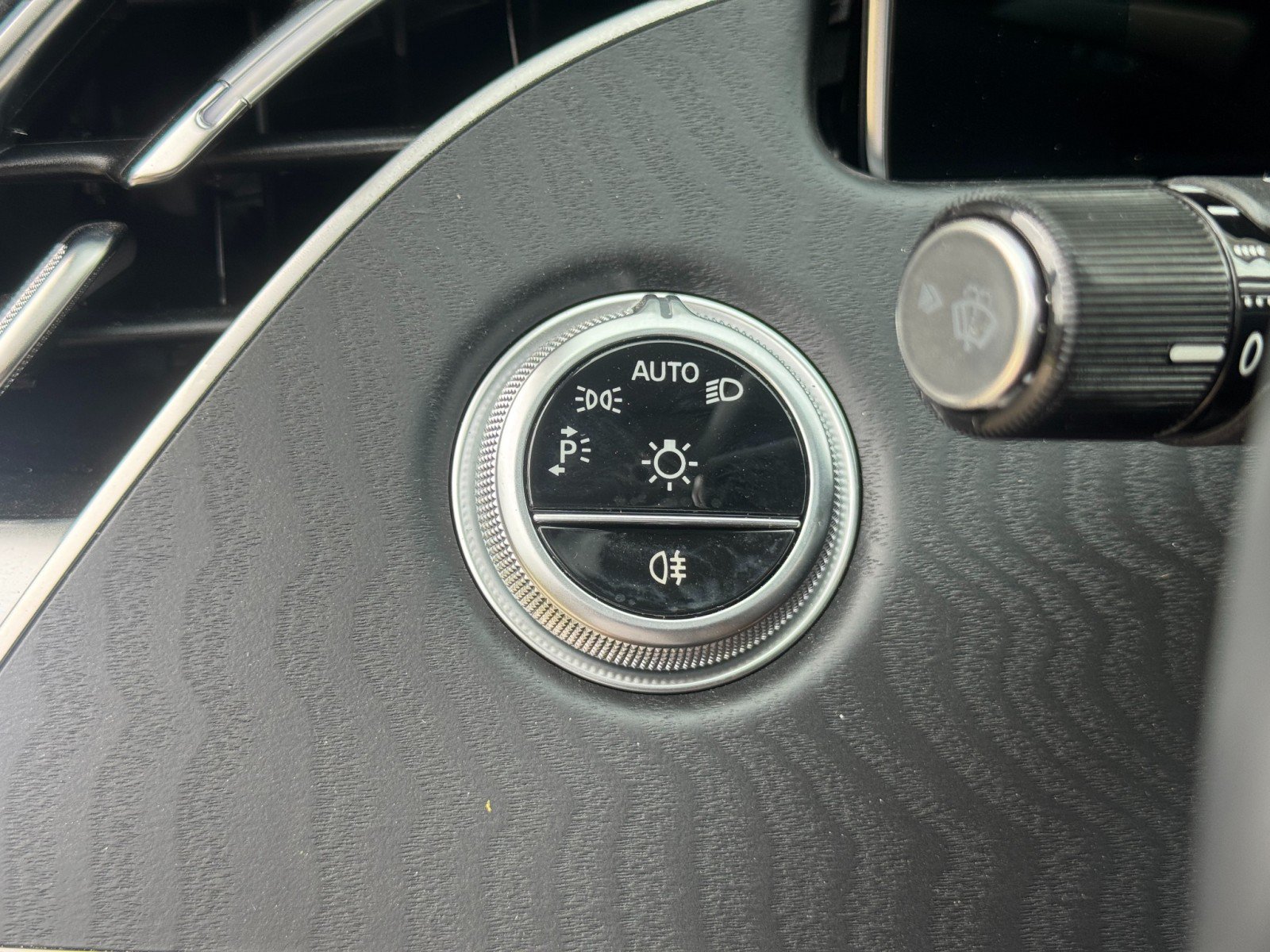 Used 2025 Mercedes-Benz E 350 Sedan w/ Winter Package image 18
