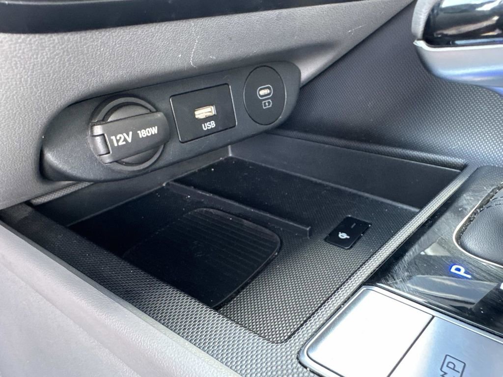 Used 2025 Hyundai Elantra SEL image 46