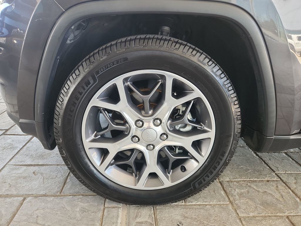 Used 2021 Jeep Grand Cherokee Limited image 31