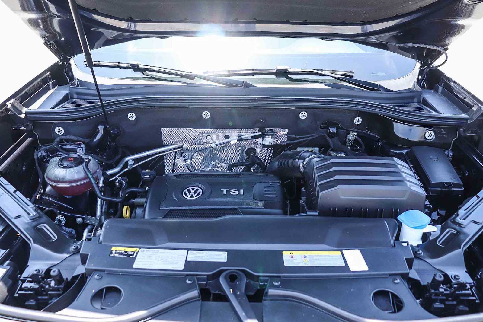 Certified 2020 Volkswagen Atlas Cross Sport SE FWD image 28