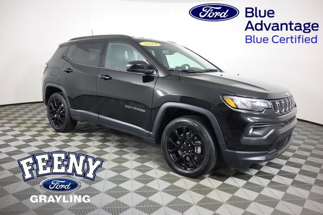 Used 2024 Jeep Compass Latitude w/ Convenience Group AWD/4WD image 1