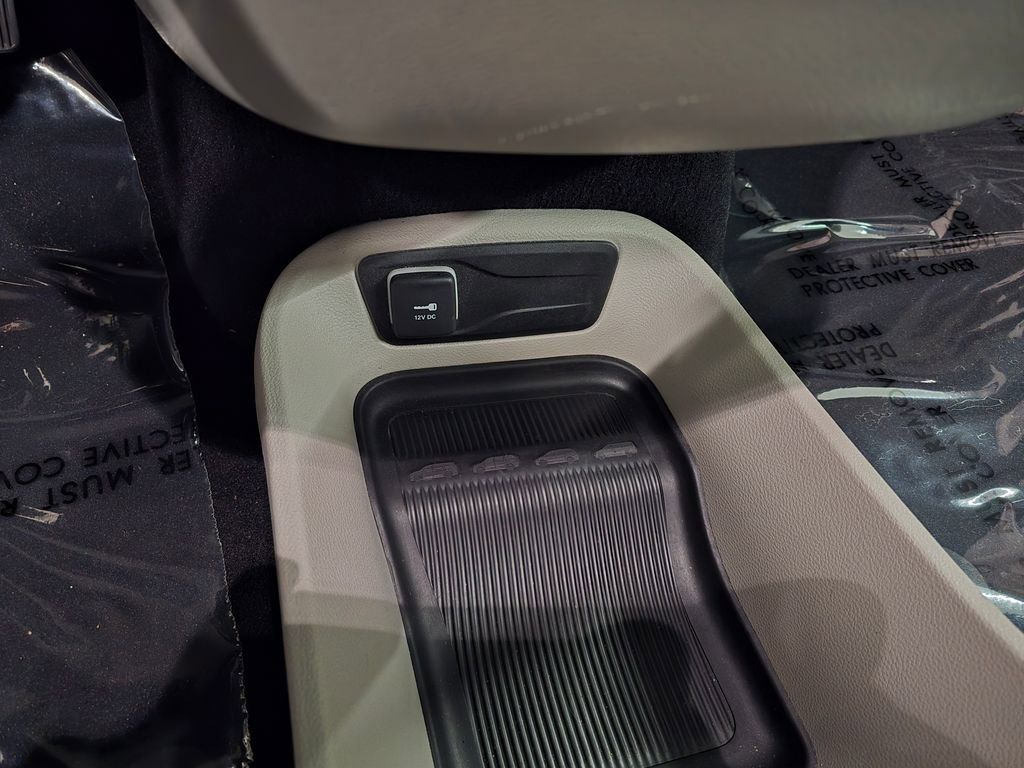 Certified 2024 Chrysler Pacifica Touring-L image 25