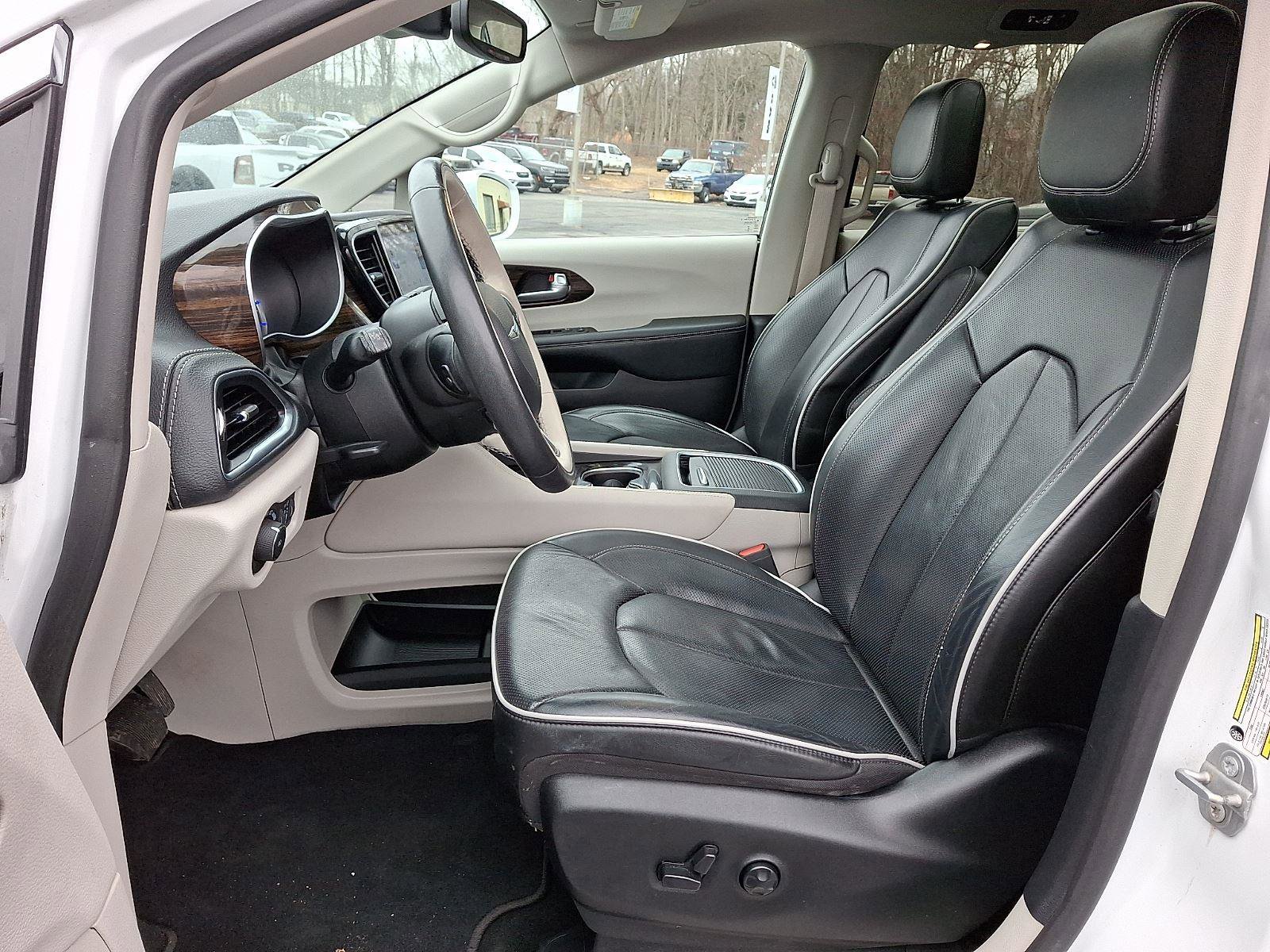 Certified 2021 Chrysler Pacifica Limited image 17