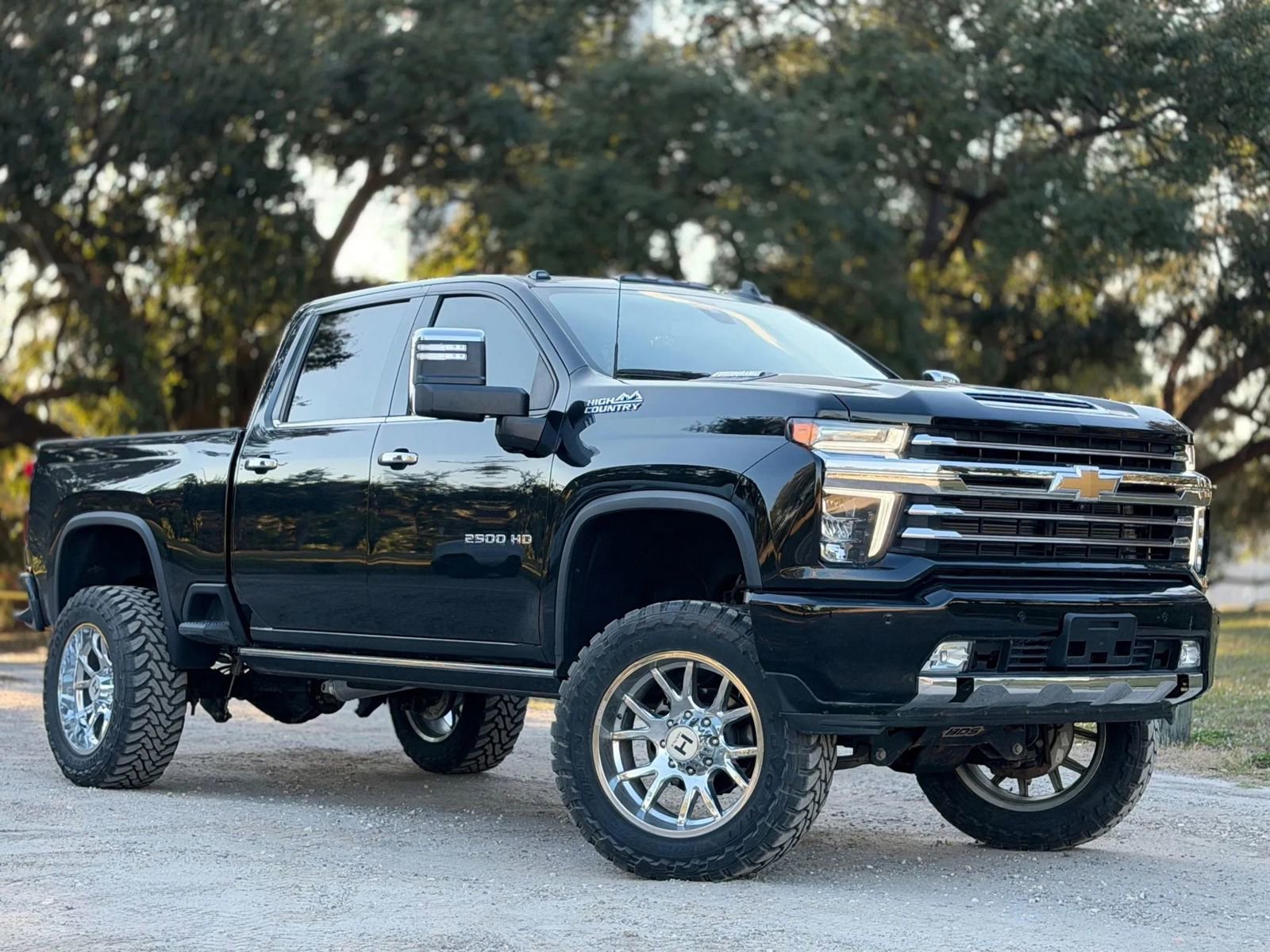 Used 2023 Chevrolet Silverado 2500 High Country w/ Safety Package II image 10