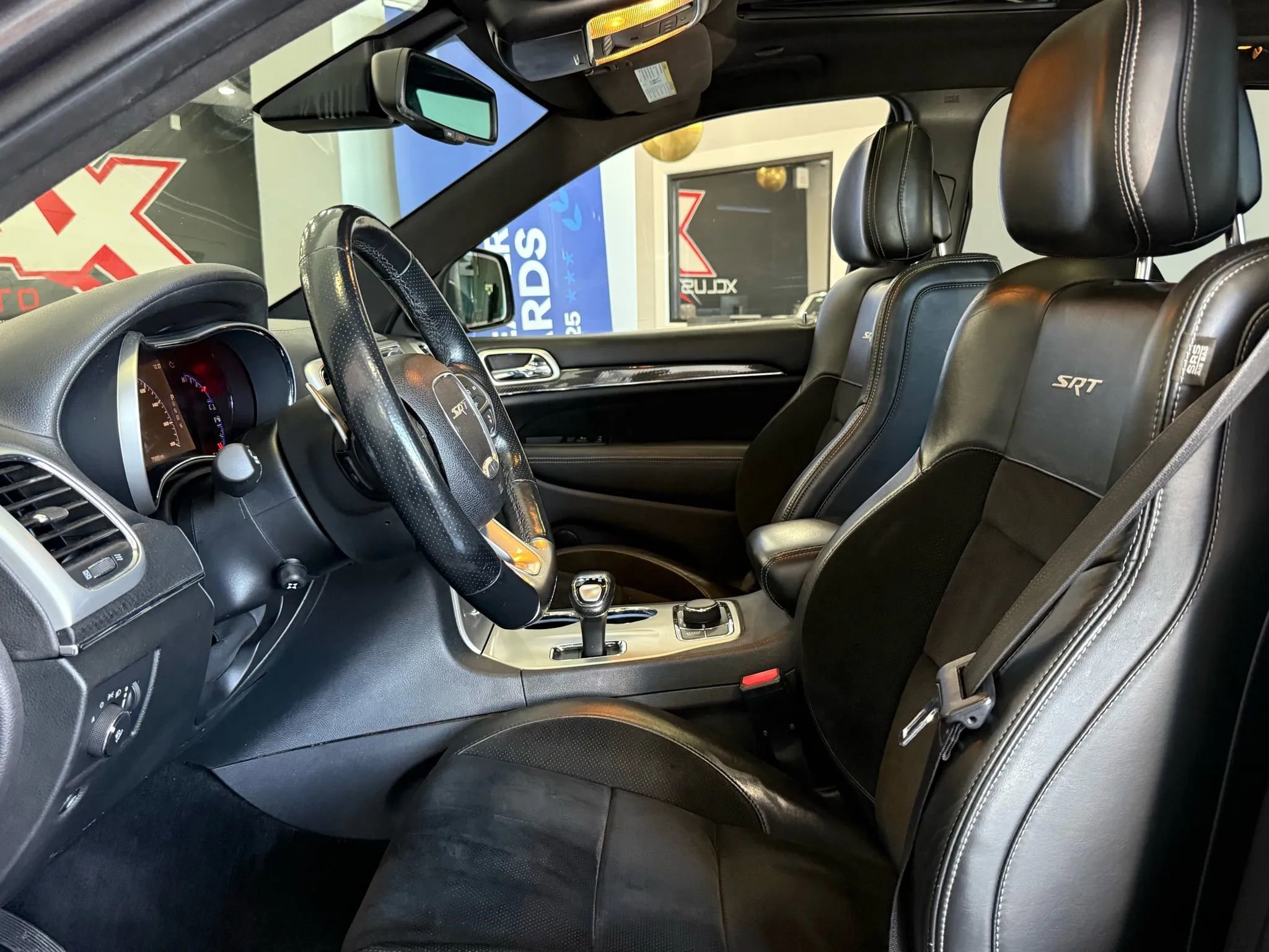 Used 2015 Jeep Grand Cherokee SRT image 8