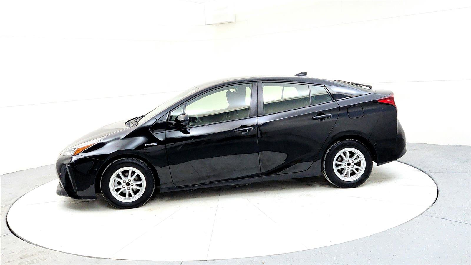Certified 2019 Toyota Prius LE image 3