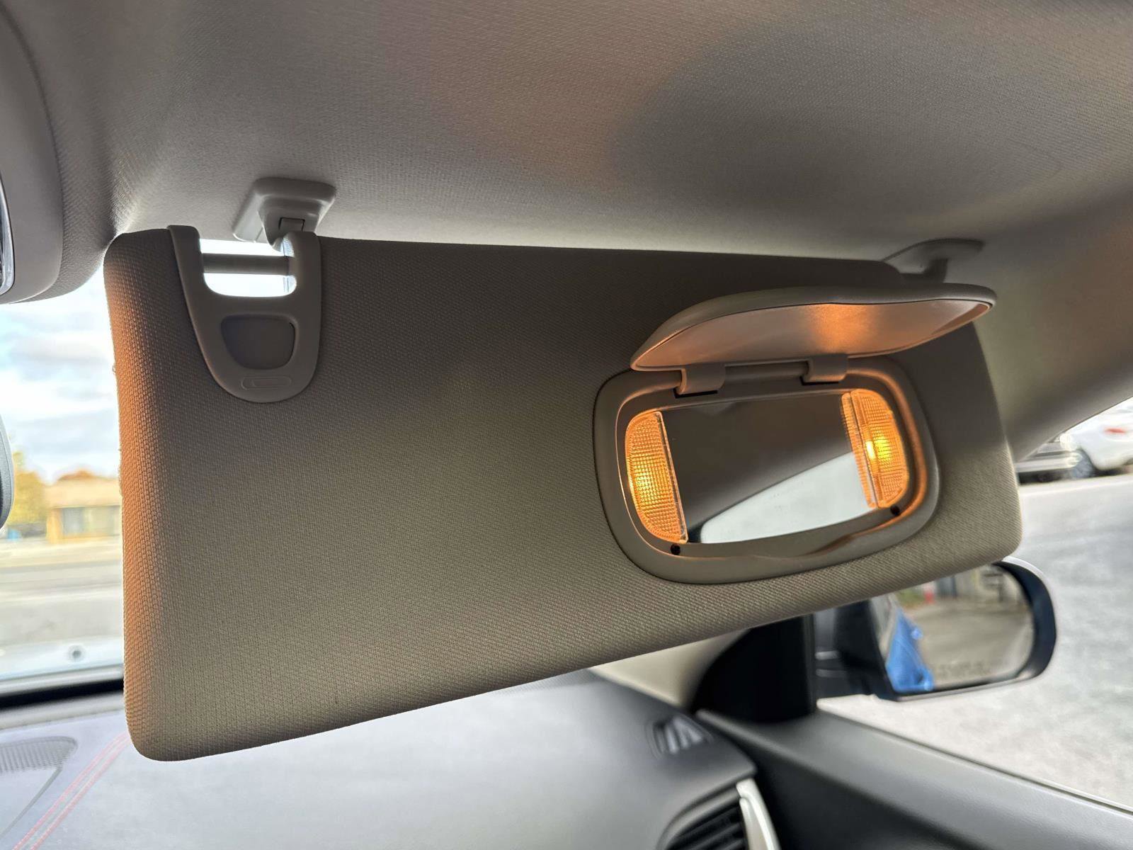 Used 2017 Jeep Cherokee Trailhawk image 31