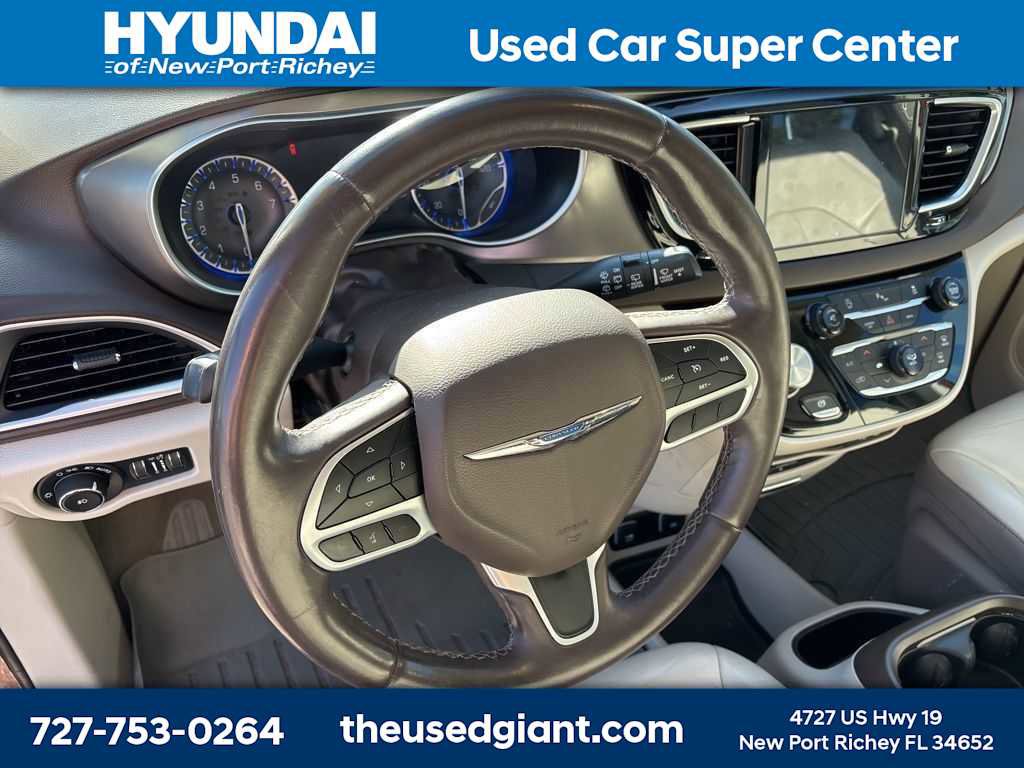 Used 2017 Chrysler Pacifica Touring-L Plus image 11