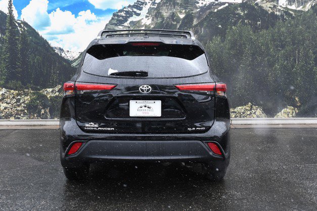 Used 2023 Toyota Highlander XLE AWD/4WD image 10