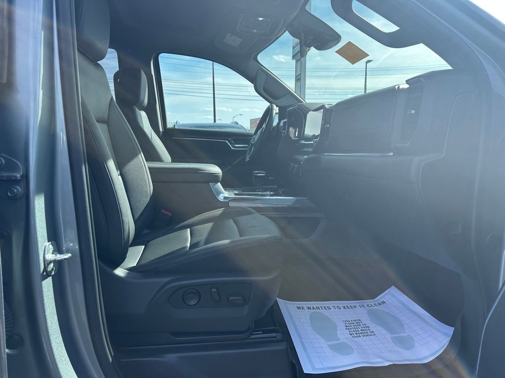 Used 2025 Chevrolet Silverado 1500 LTZ image 16