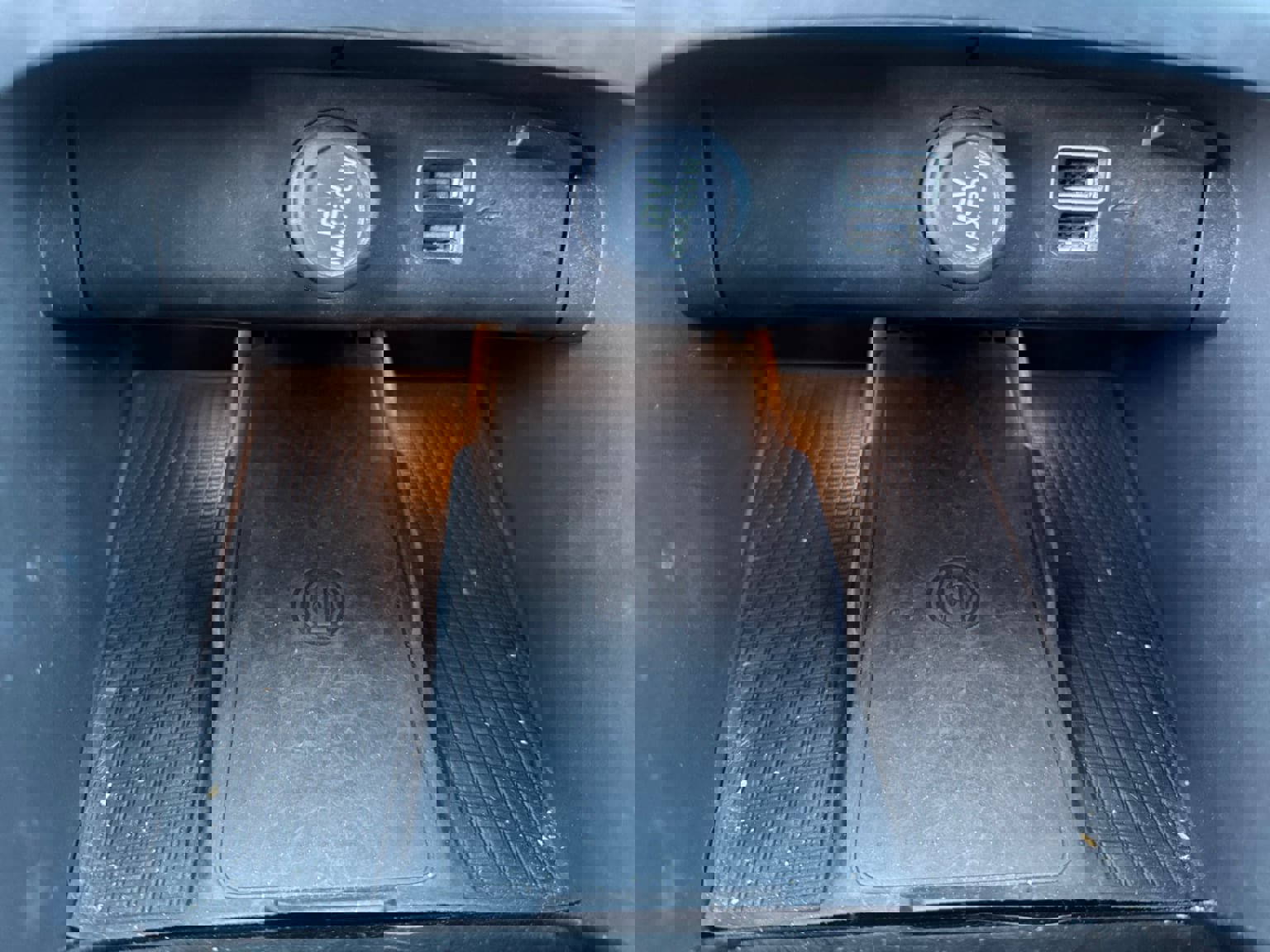 Used 2020 Volvo XC40 T4 R-Design w/ Protection Package Premier image 22