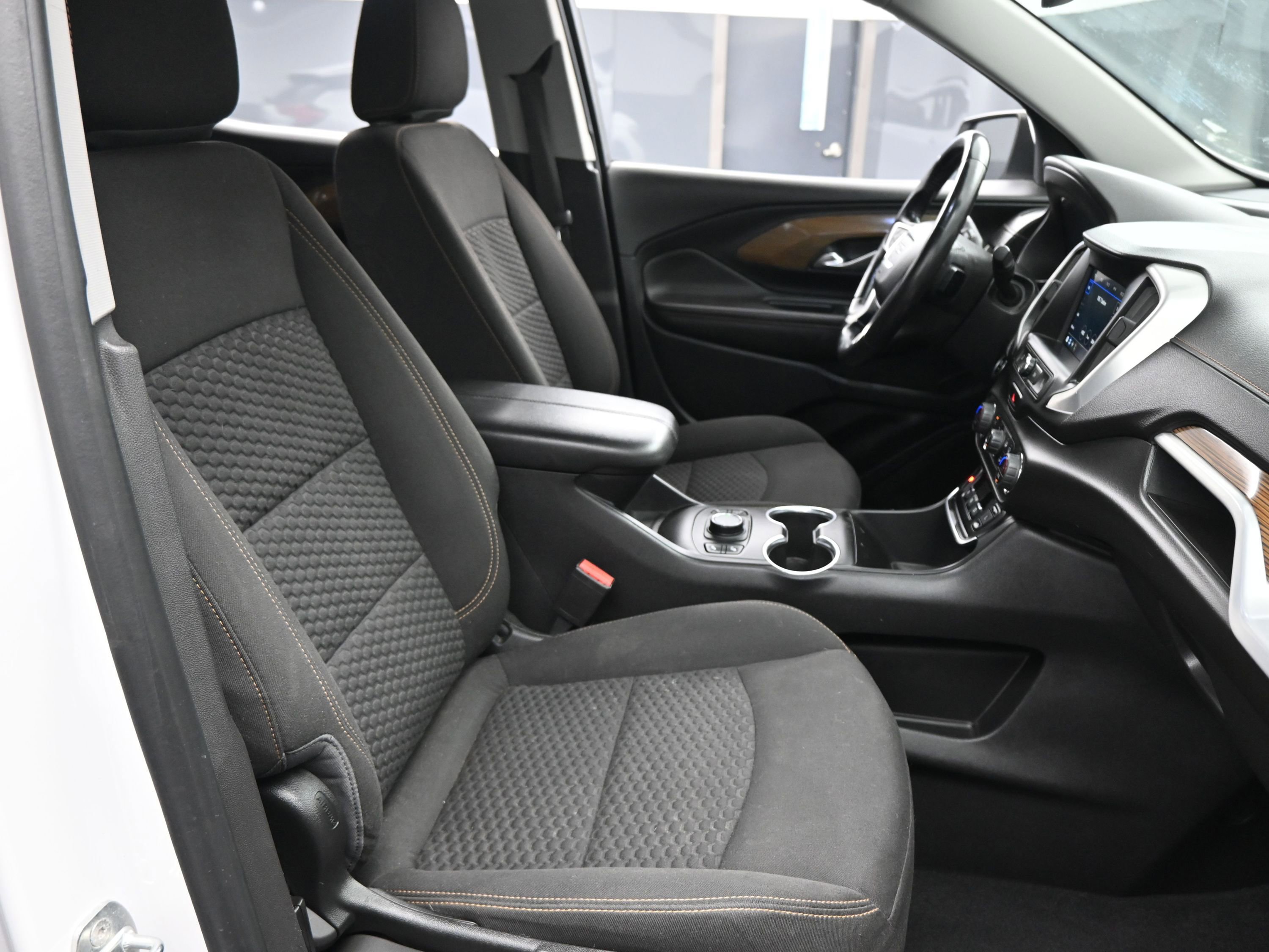 Used 2020 GMC Terrain SLE w/ Driver Convenience Package image 15