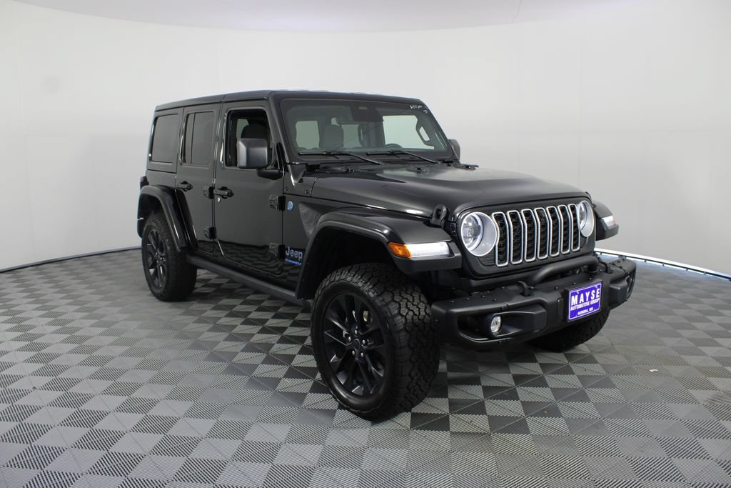 Used 2025 Jeep Wrangler Unlimited Sahara AWD/4WD image 24
