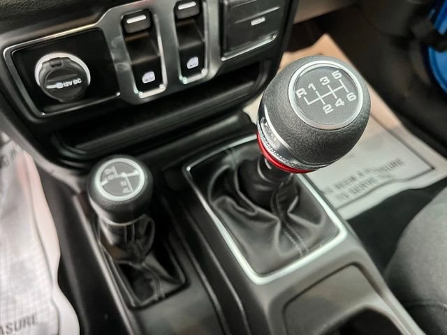 Used 2025 Jeep Wrangler Sport S image 36