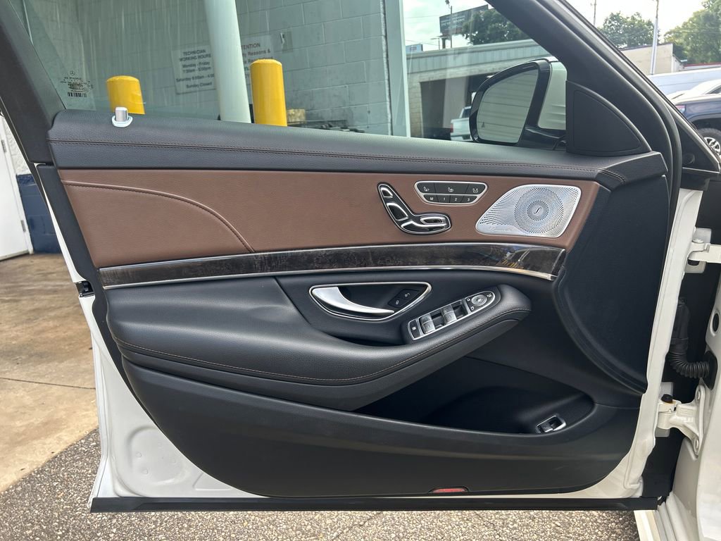 Used 2017 Mercedes-Benz S 550 Sedan image 7
