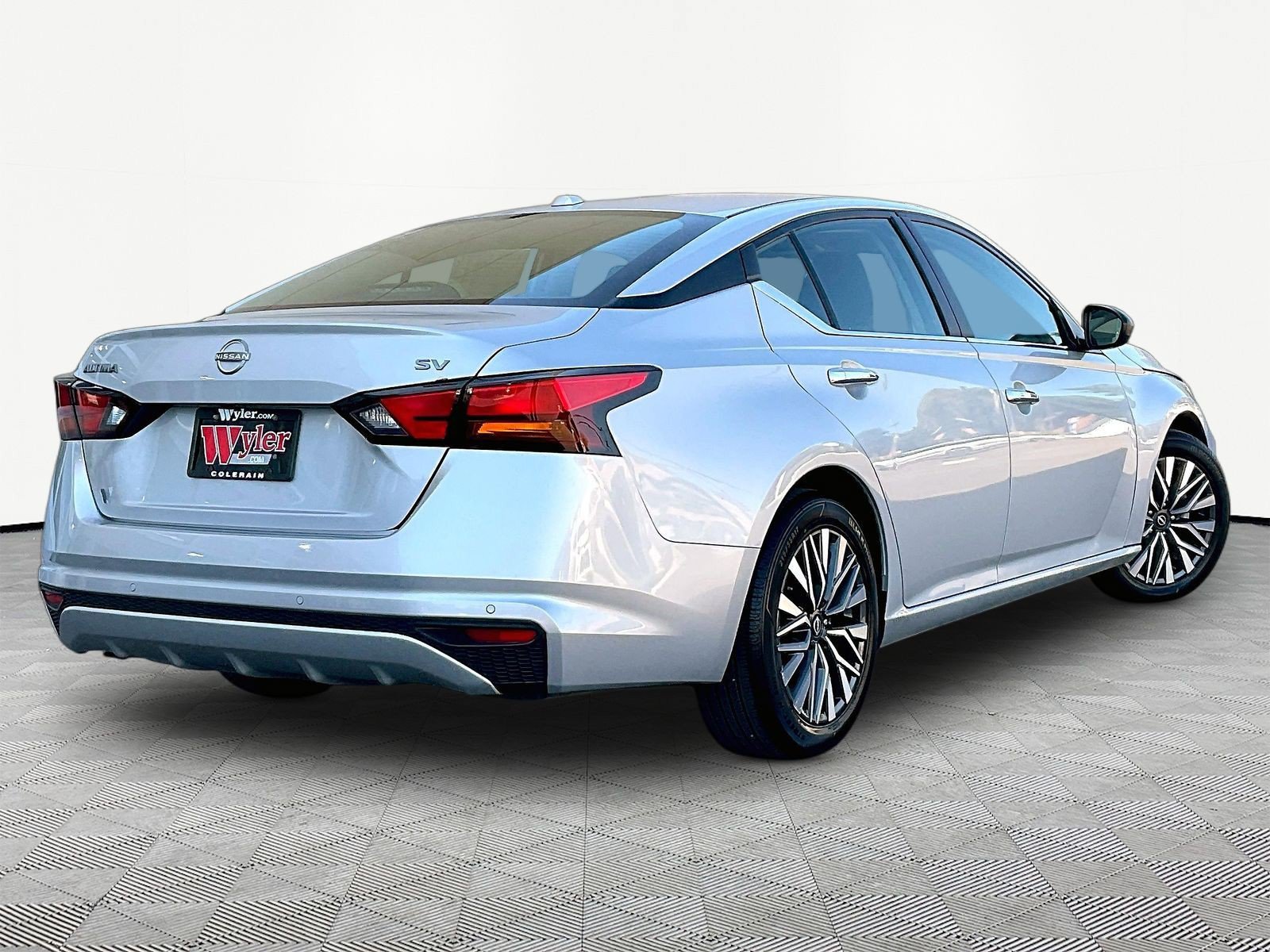 Used 2024 Nissan Altima 2.5 SV FWD image 6