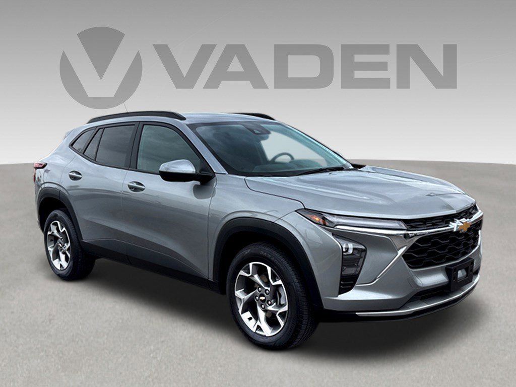 Used 2025 Chevrolet Trax LT FWD image 1