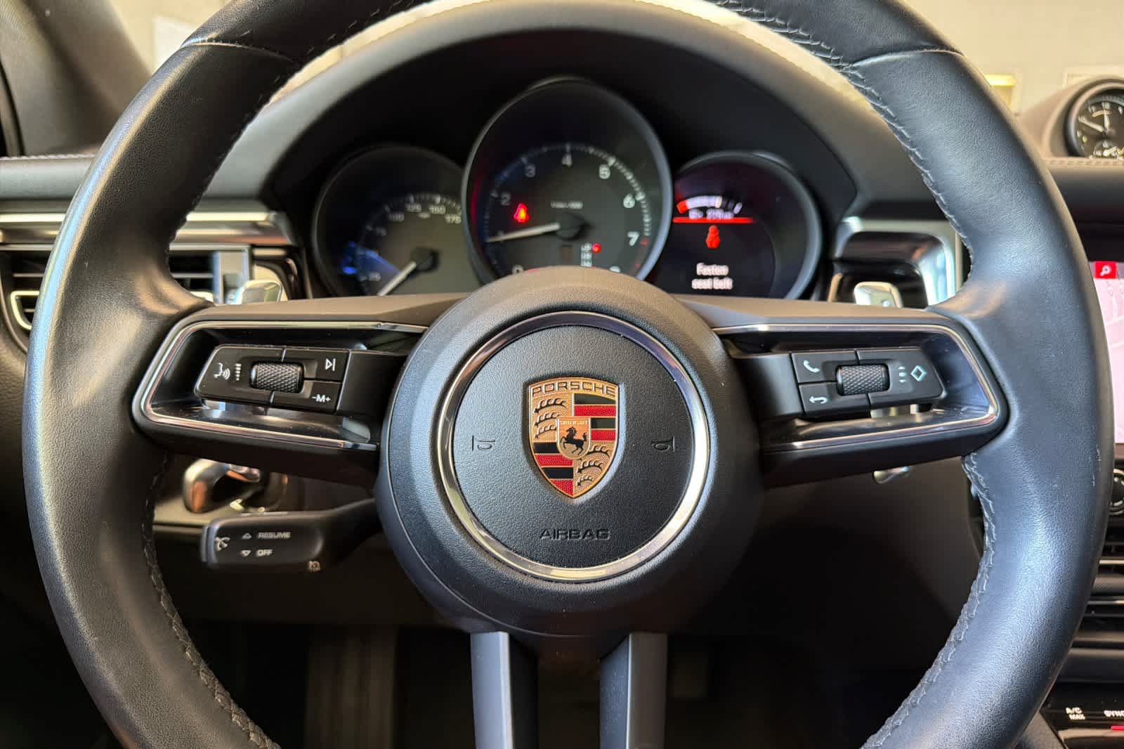 Used 2022 Porsche Macan AWD/4WD image 25