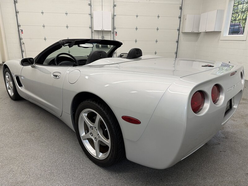 Used 2001 Chevrolet Corvette Convertible w/ Preferred Equipment Group1 RWD image 6