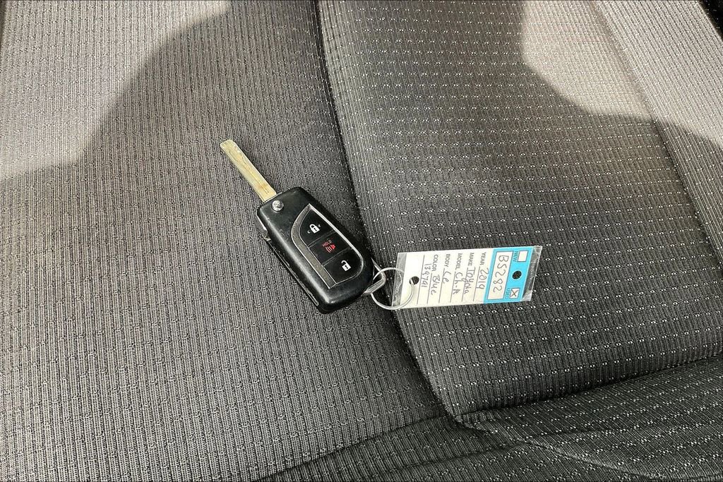 Used 2019 Toyota C-HR LE FWD image 32