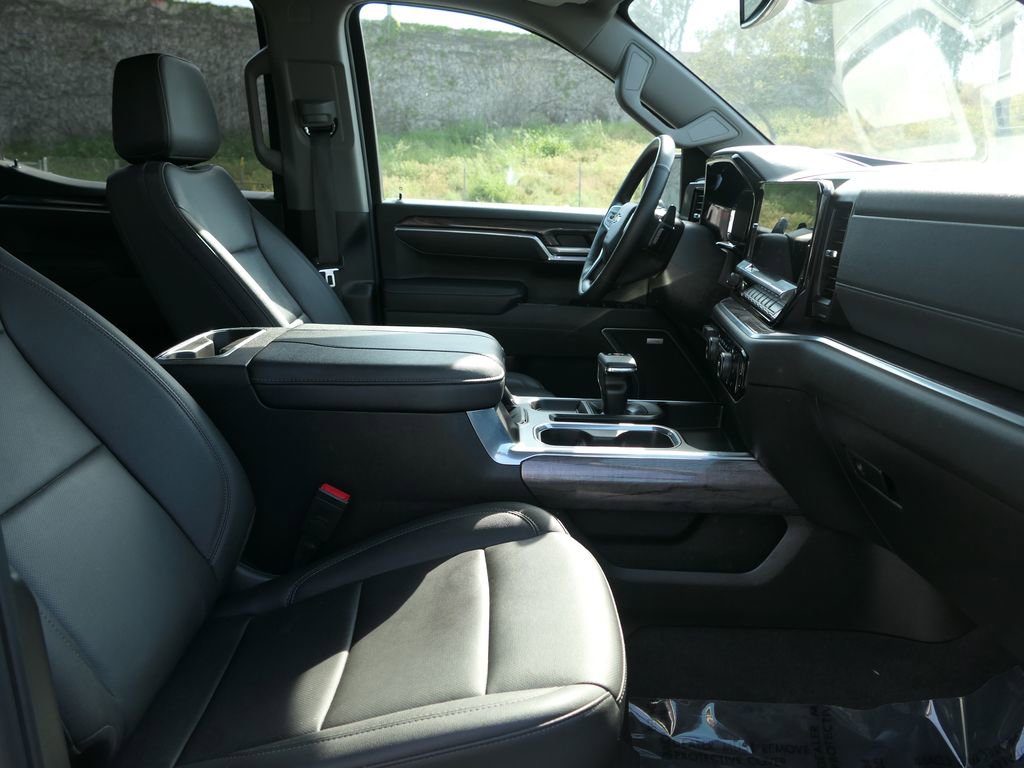 Used 2025 Chevrolet Silverado 1500 LTZ w/ Z71 Off-Road Package AWD/4WD image 27