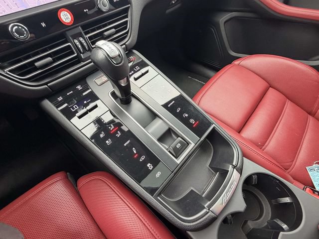 Certified 2024 Porsche Macan GTS AWD/4WD image 29