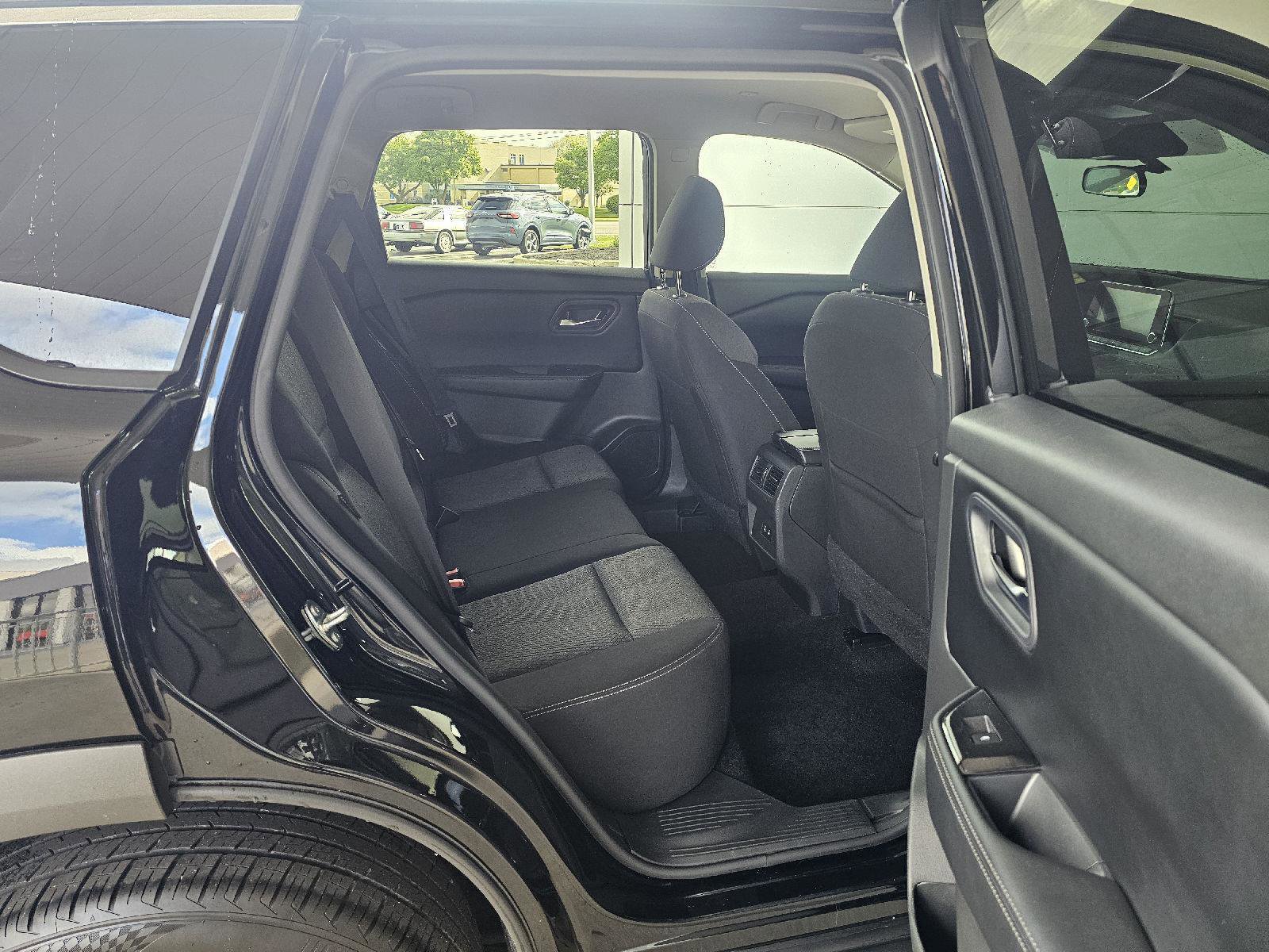 Used 2024 Nissan Rogue SV FWD image 14